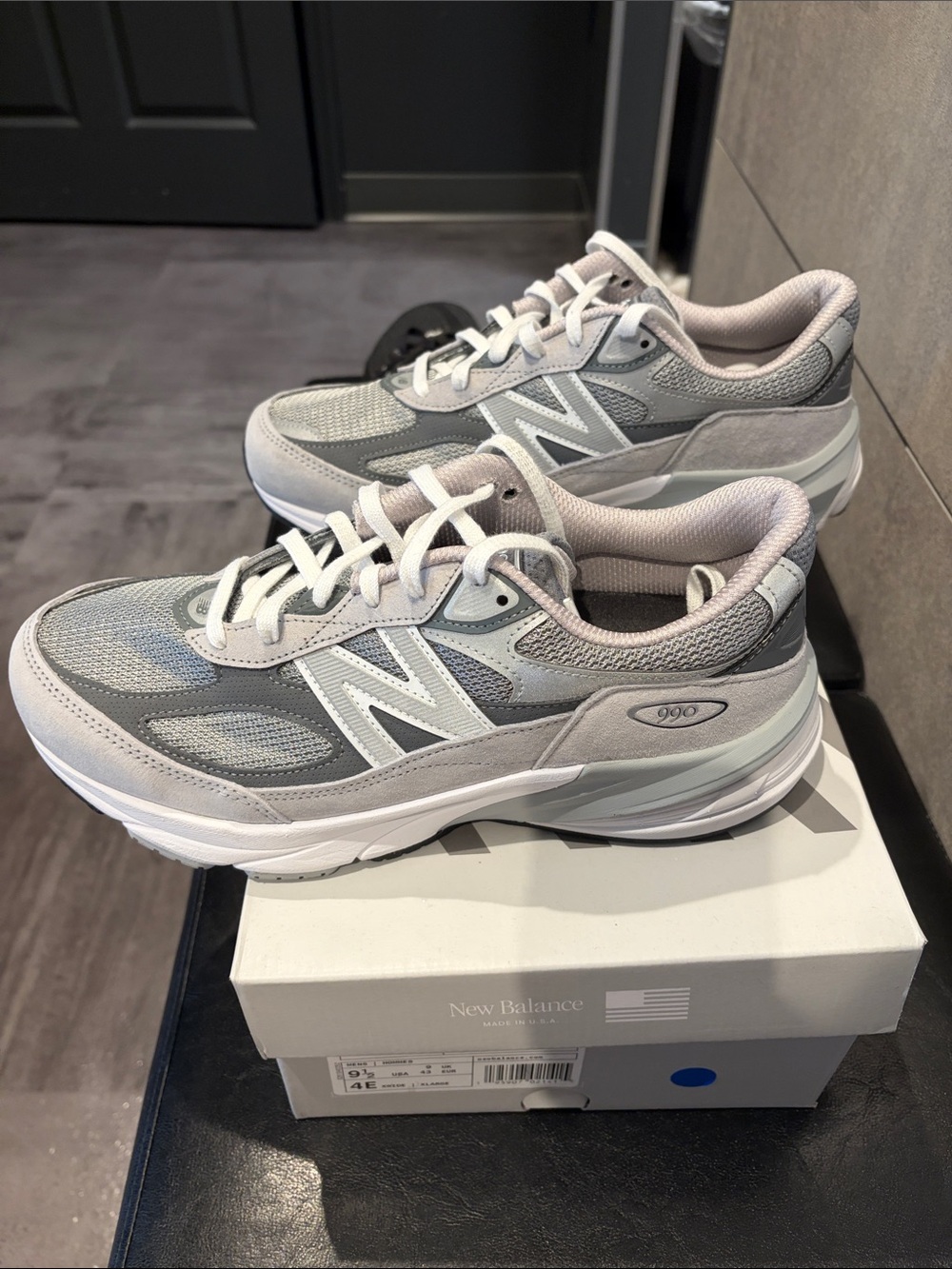New Balance Gray 990v6 Men’s Running Sneakers size 9 1/2 4E - Picture 2 of 7